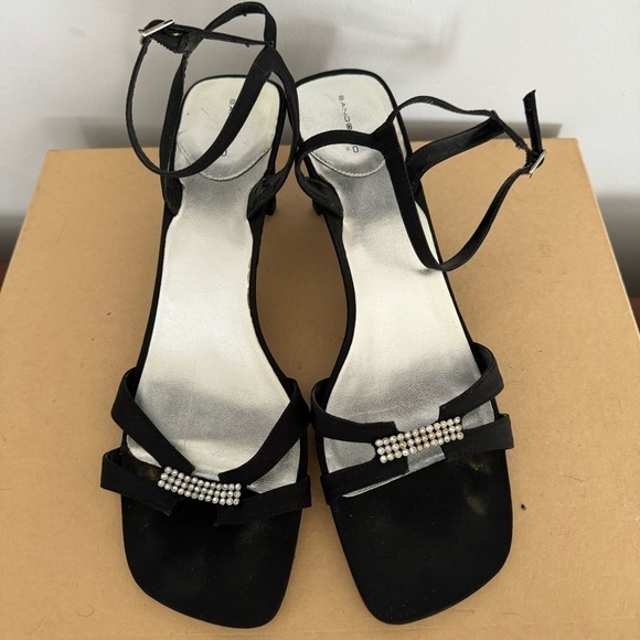 Bandolino B Domelia Black Strappy satin rhinestone dressy evening shoes size 10 - Picture 8 of 8